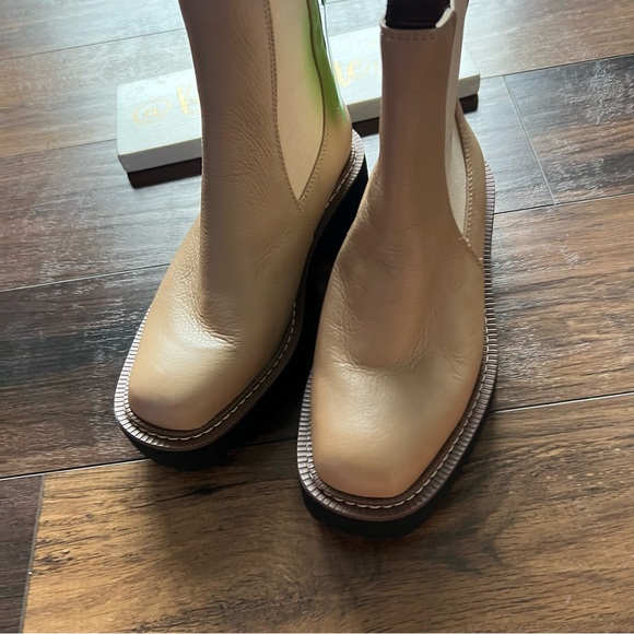 Sam Edelman Laguna Lug Sole Boots NWT - Picture 5 of 9